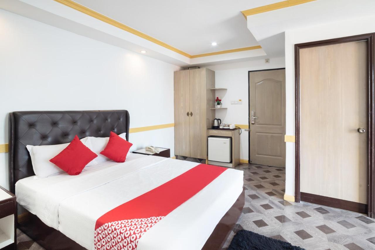 Oyo 138 White Palace Hotel Manilla Buitenkant foto